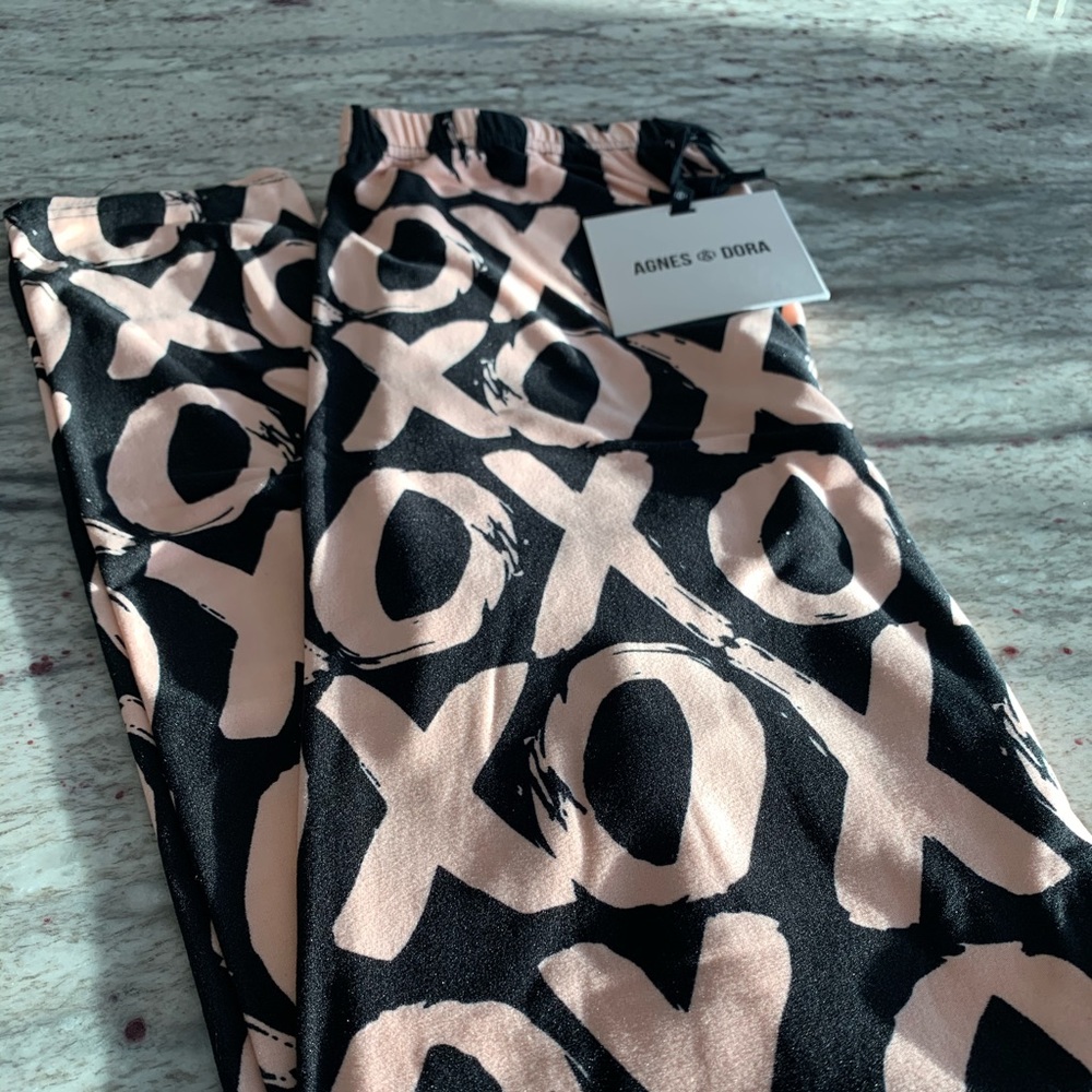 Soft and Stretchy leggings/XOXO